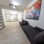 Parliament 200Sqm Loft Style 1Br Ap W Private Garden