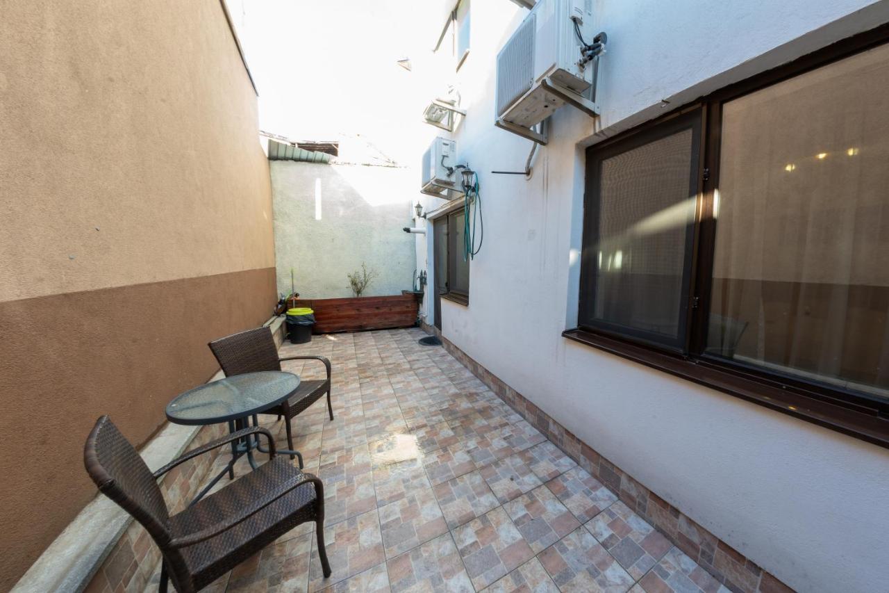 Parliament 200sqm Loft Style 1br Ap W Private Garden Apartament