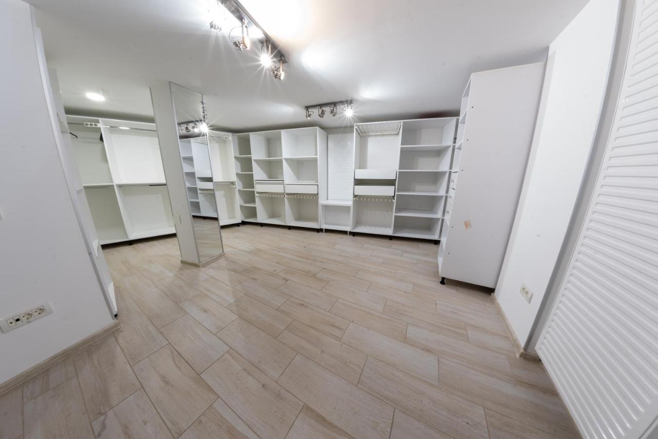 Parliament 200sqm Loft Style 1br Ap W Private Garden Bucureşti