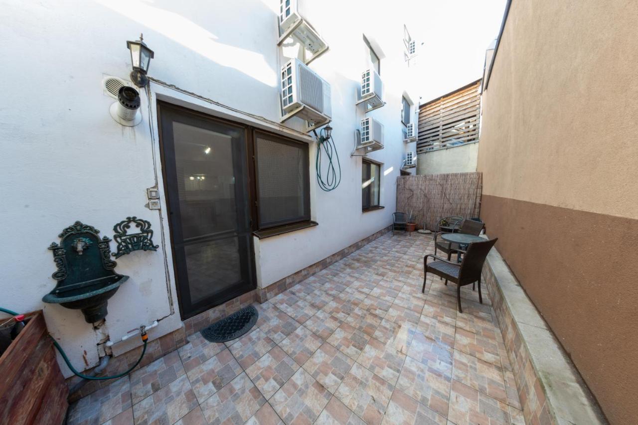 Parliament 200sqm Loft Style 1br Ap W Private Garden