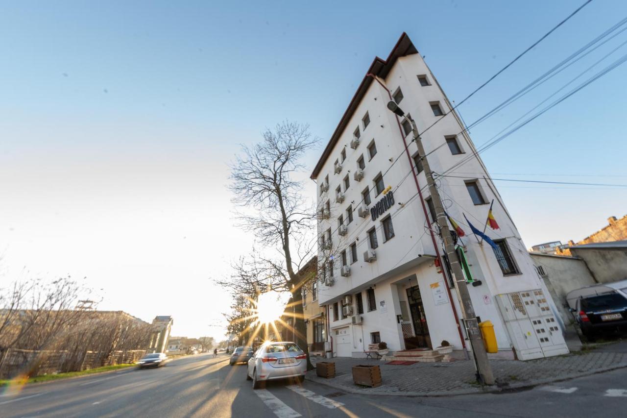 Parliament 200sqm Loft Style 1br Ap W Private Garden Apartament