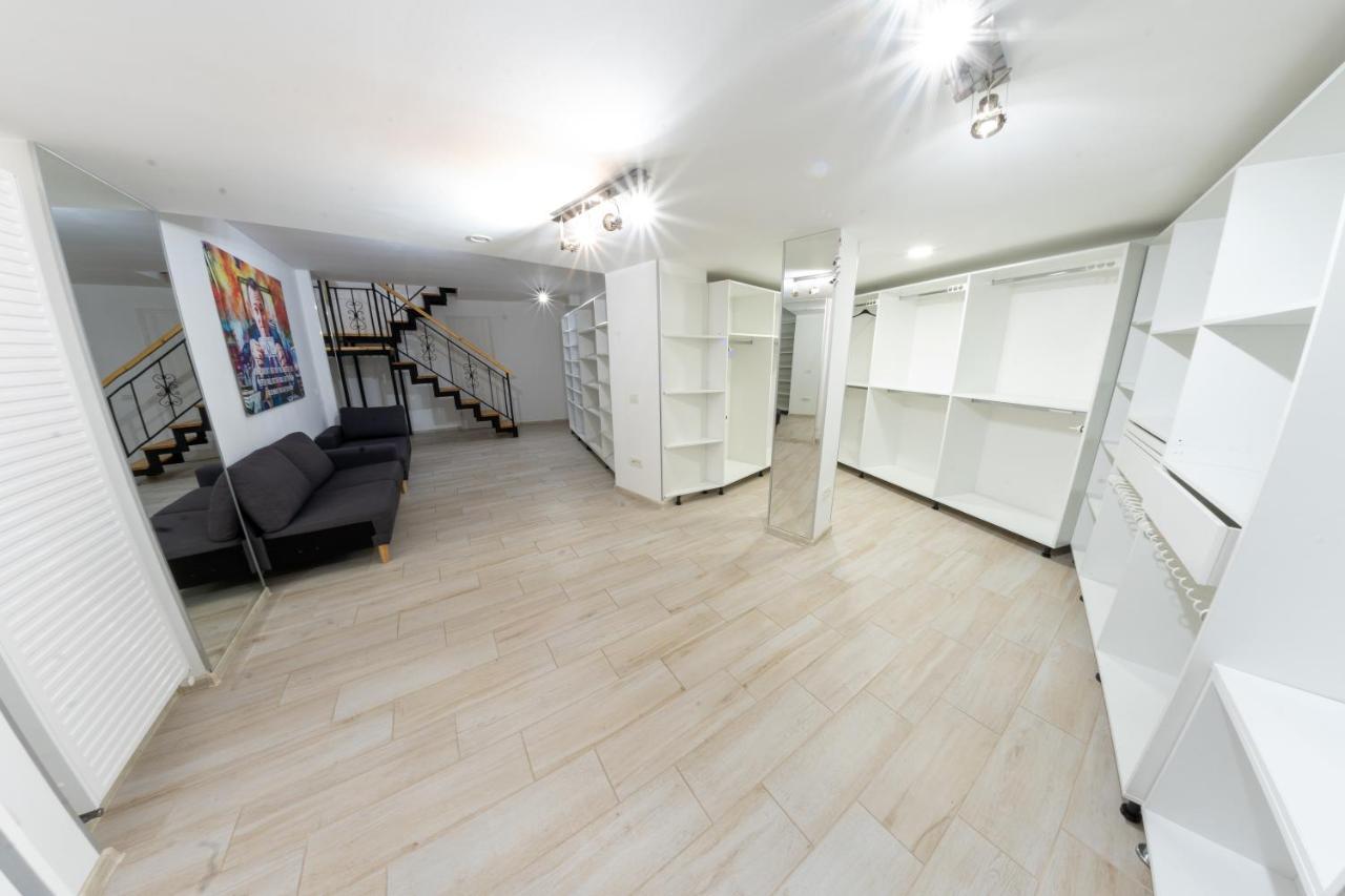 Parliament 200sqm Loft Style 1br Ap W Private Garden Apartament Bucureşti